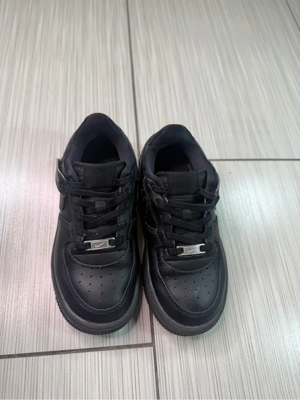 Nike Kids Black Low-Top Leather Sneakers
